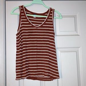 V neck tank
Also works for maternity